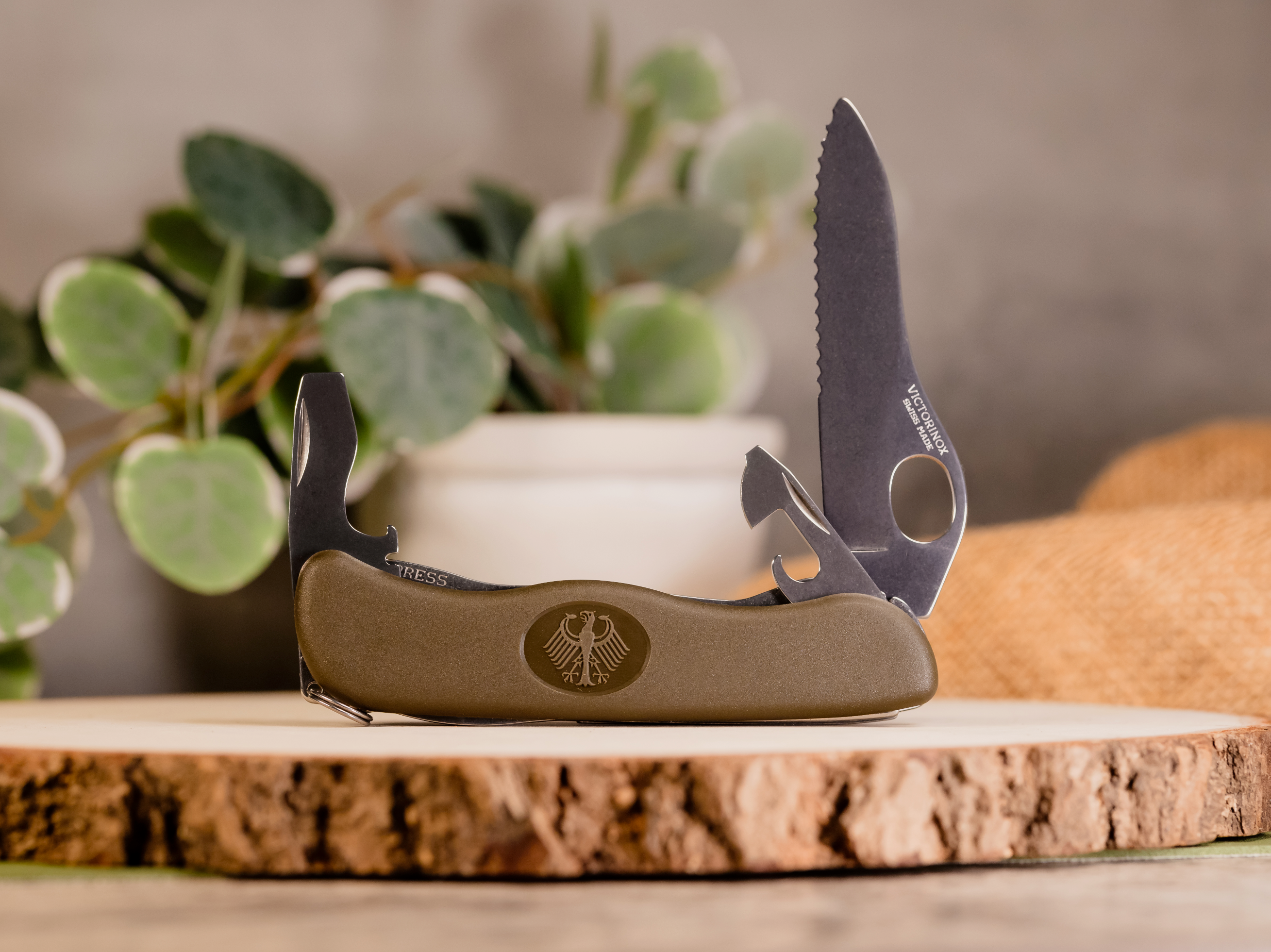 Swiss army 2025 issue knife