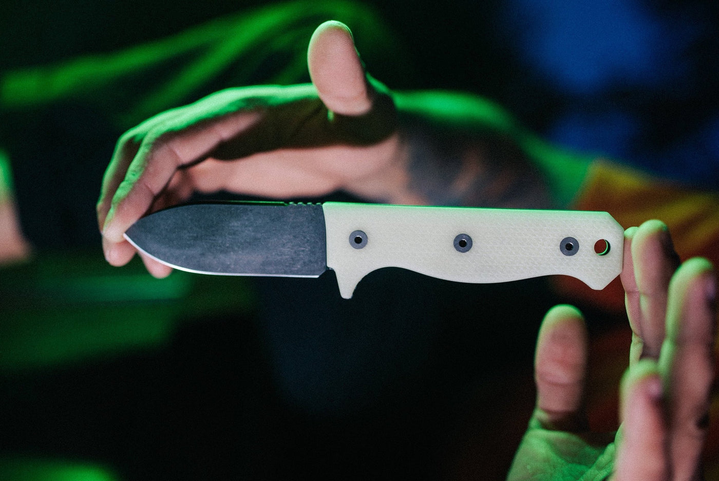 R4A - Ready 4 Action Knife / D2 Fixed Blade ( UGM GLOW Scales )