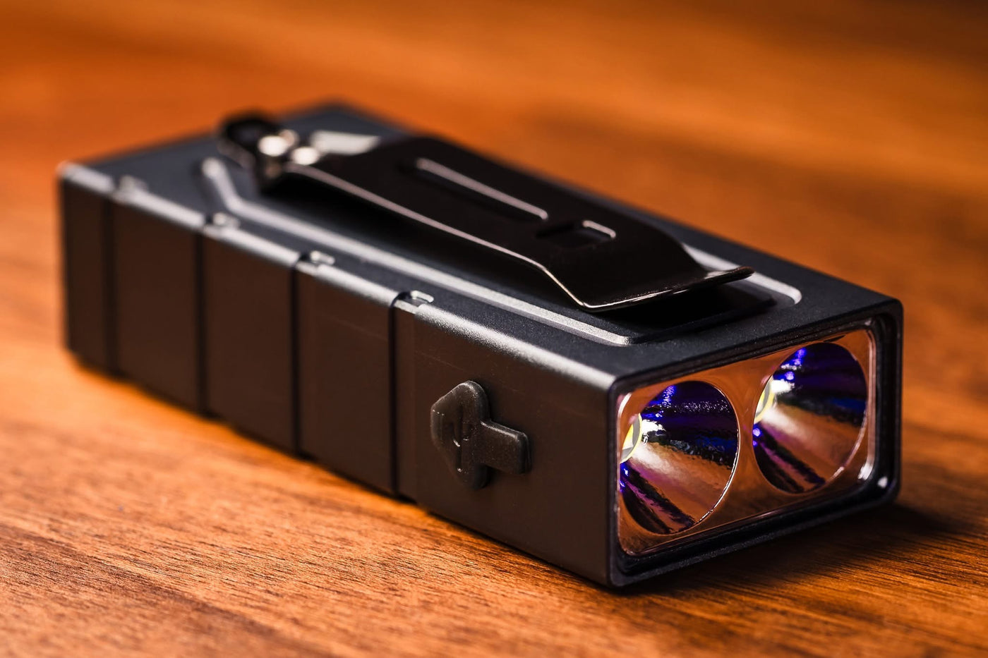 Parallel Flashlight Compact Dual Photon Flood - 14500x2 Flashlight by Maratac® – CountyComm