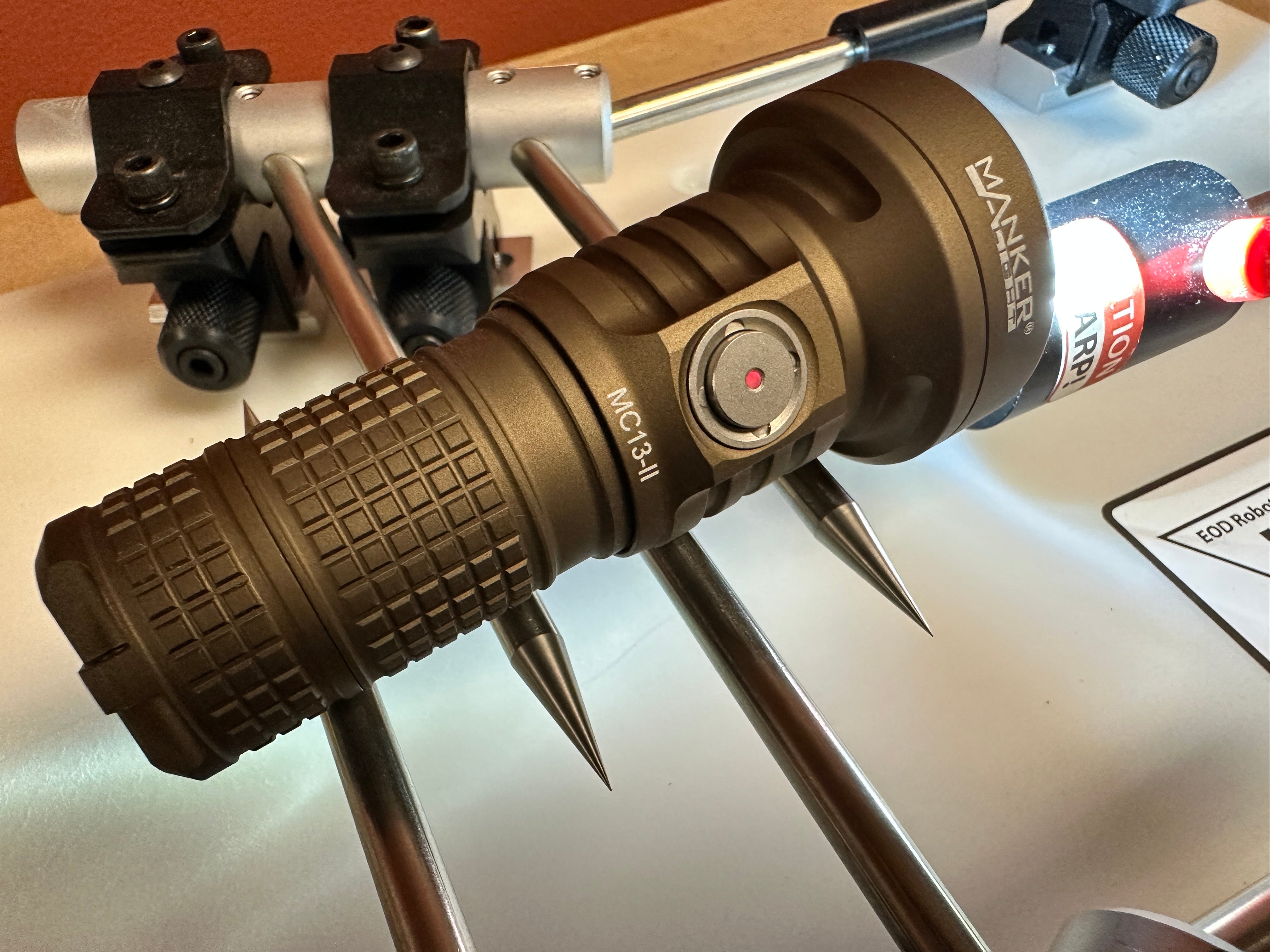 Telescopic Dual 18650 / 18350 Mankerlight MC13 II Flashlight