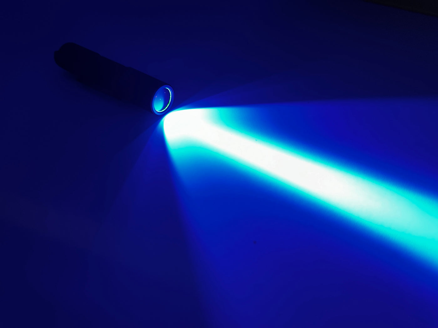 Ultra Violet Pro 365nm AA / 14500 Flashlight by Maratac®