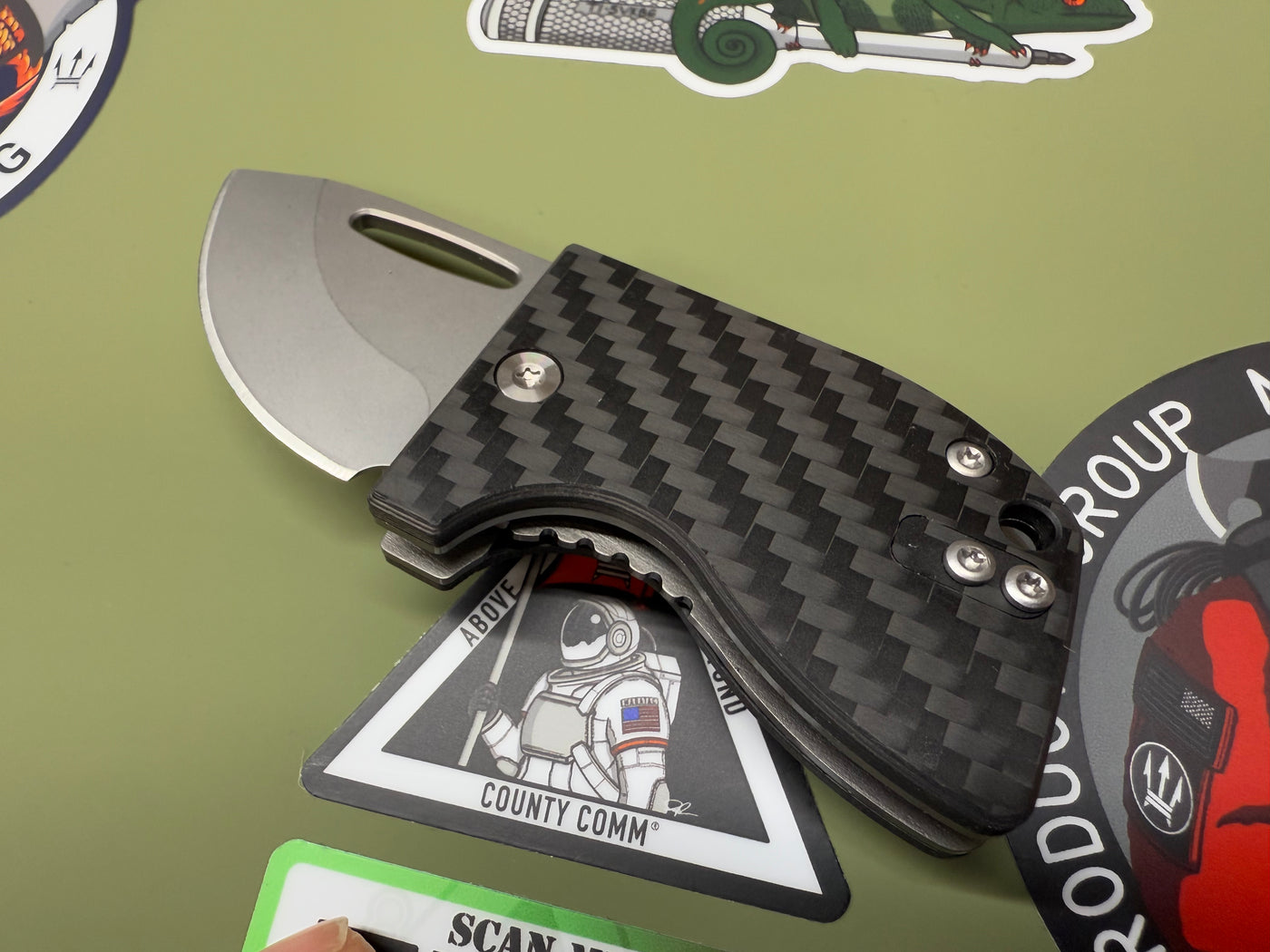 D2 Stub 2.0 Knife - Titanium Frame Lock & (( Carbon Fiber )) by Maratac®