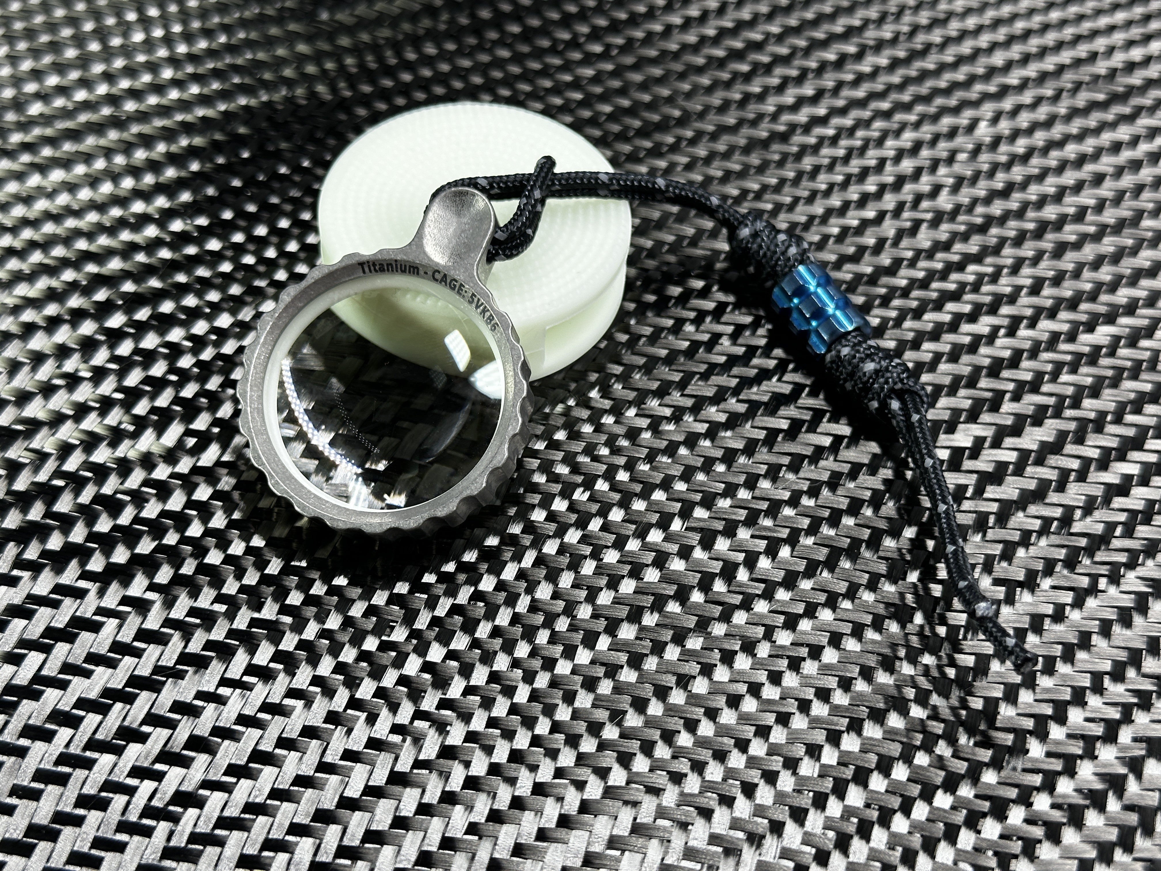 Sapphire Pocket Magnifier - Titan Zoom Magnifying Glass | Maratac