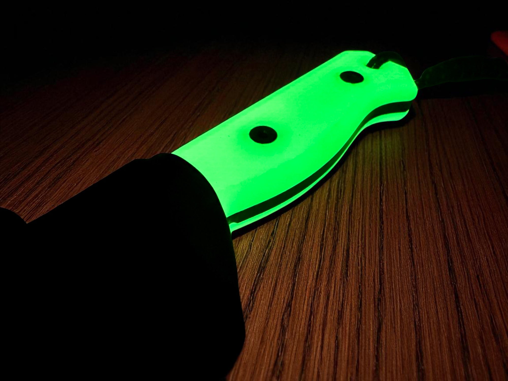 ERGO R4A PRO - Ready 4 Action - Fixed Blade Knife ( UGM GLOW Scales ) 🔥 New 🔥