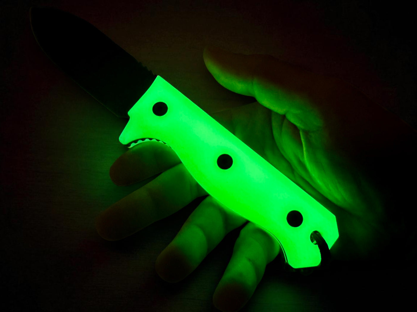 ERGO R4A PRO - Ready 4 Action - Fixed Blade Knife ( UGM GLOW Scales ) 🔥 New 🔥