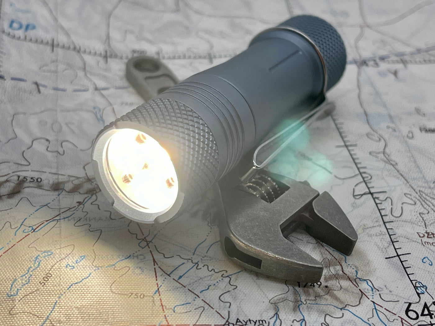 Compact Tri Flood 14500 LED Flashlight With Nichia - by Maratac®