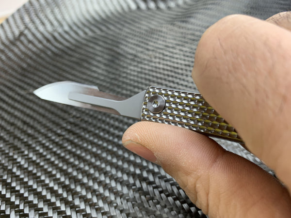 Oversized - Folding Titanium Craft Scalpel Knife + Case + Spare Blades –  CountyComm
