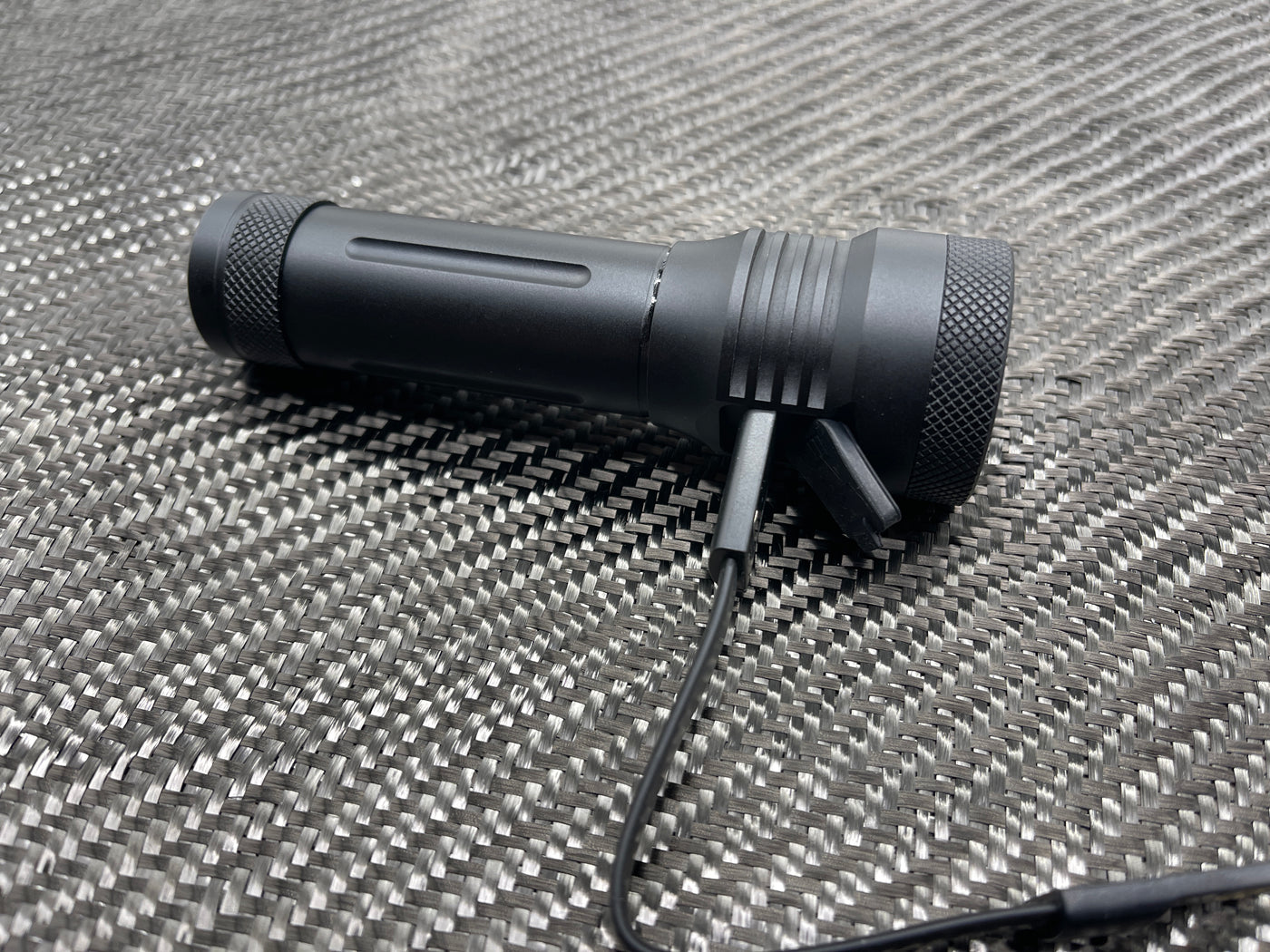 EZ - Throw 18650 / 21700 Flashlight by Maratac® ( + Built In Charger )