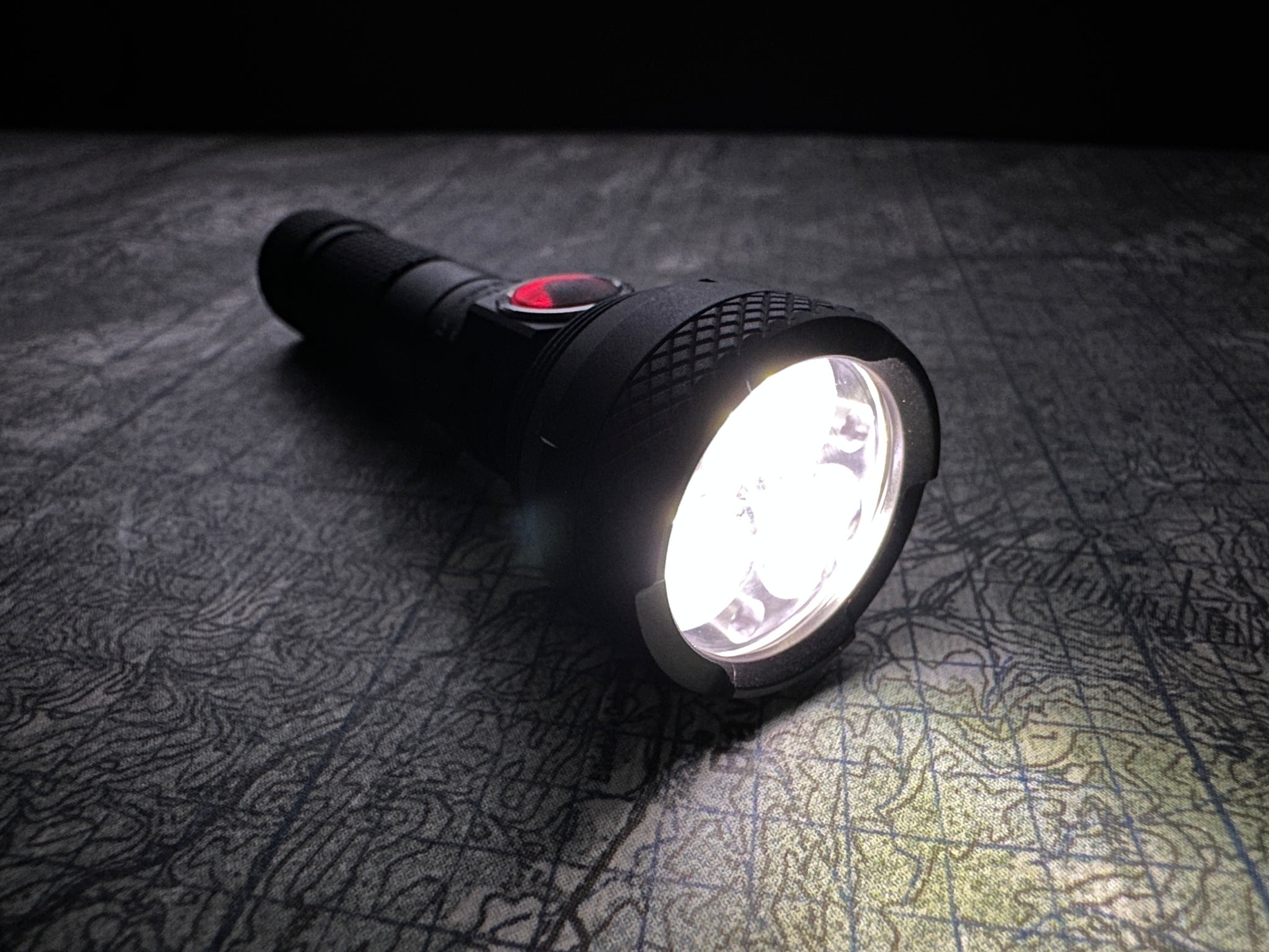 Peanut Beast XL 10440 Flashlight Kit by Maratac® – CountyComm
